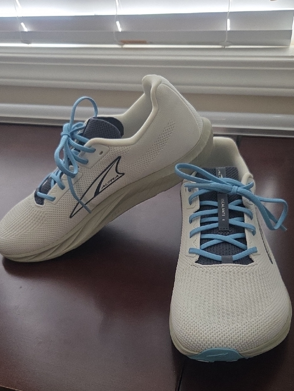Altra Men's Escalante 4 road running shoes in white and blue